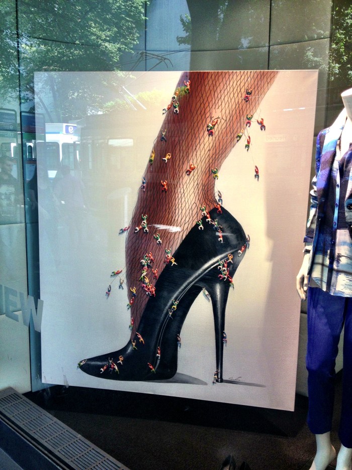 How awesome is this piece of "art" I found in a shop window? 